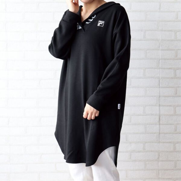 BELLUNA（ベルーナ）の「＜ＦＩＬＡ＞Ｖネックパーカーワンピース（カットソーワンピース）」｜黒
