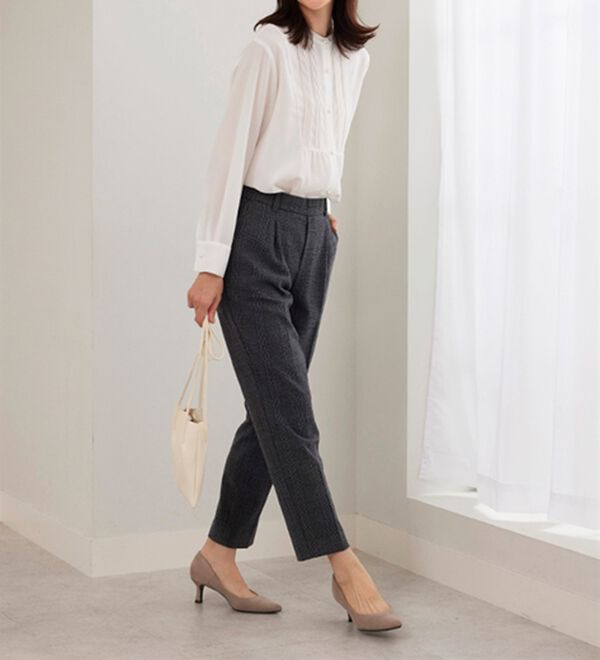 BELLUNA（ベルーナ）の「サマ見え(スーパーウォーム)ウール調素材美脚テーパードパンツ（テーパードパンツ）」｜詳細画像