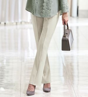 BELLUNA（ベルーナ）の「日本製美脚ブーツカットパンツ（フルレングスパンツ）」｜ライトグレー