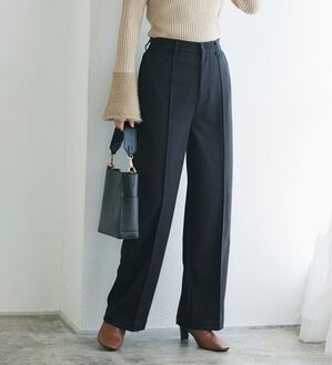 Pierrot（ピエロ）の「カシミヤタッチセミルーズストレートパンツ（フルレングスパンツ）」｜ブラック