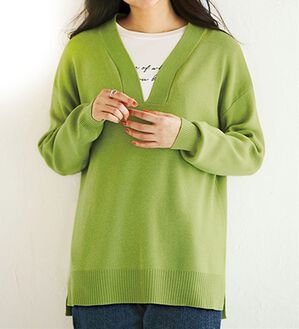 BELLUNA（ベルーナ）の「４つの機能付ご機嫌ニット（ニット・セーター）」｜グリーン(Vネック)