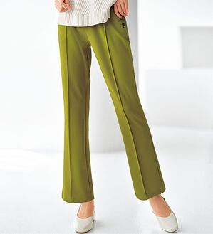 BELLUNA（ベルーナ）の「＜ＦＩＬＡ＞ぐんぐん伸びるセミフレアーパンツ（フルレングスパンツ）」｜ライムグリーン