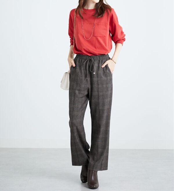 BELLUNA（ベルーナ）の「吸湿発熱ポンチ素材ポケット付プルオーバー（カットソー）」｜詳細画像