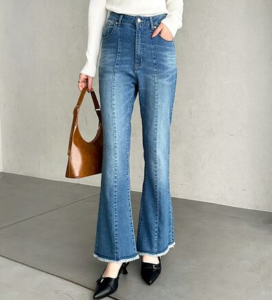 GeeRA（ジーラ）の「センターシームフレアデニムパンツ（フルレングスパンツ）」