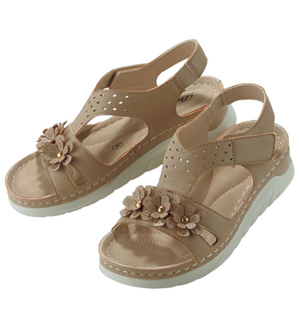 BELLUNA（ベルーナ）の「幅広柔らか素材のフラワーサンダル（サンダル・ミュール）」｜オーク