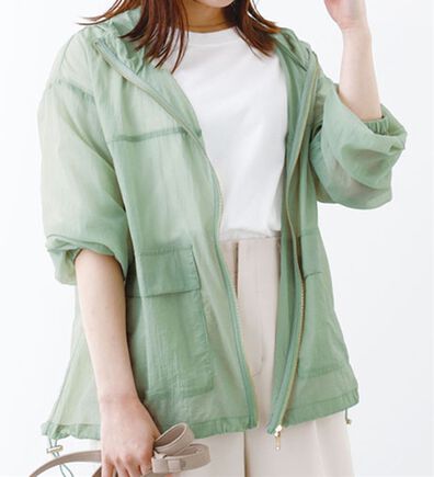 BELLUNA（ベルーナ）の「シアー素材フード付きブルゾンジャケット（ブルゾン）」