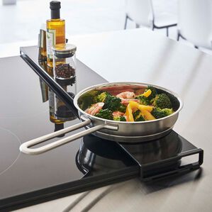 iellio（イエリオ）の「タワー　排気口カバー　フラットタイプＷ６０＜ｔｏｗｅｒ　山崎実業＞（コンロまわり用品）」｜ブラック