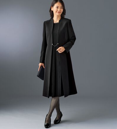 BELLUNA（ベルーナ）の「洗えるストレッチ！ロングジャケットワンピースアンサンブル（ドレスレット付）（ブラックフォーマル（喪服・礼服））」