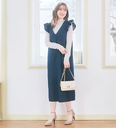 alotta（アロッタ）の「肩フリルデニムジャンパースカート（ジャンパースカート）」