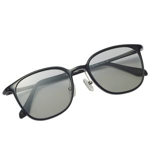 「目を守る調光偏光サングラス（メンズスポーツ用品）」｜ウェリントン