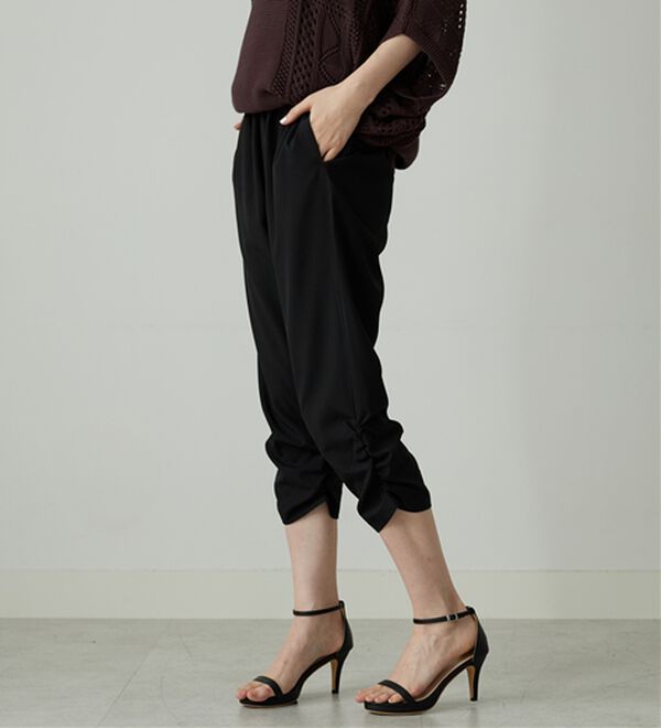 BELLUNA（ベルーナ）の「【接触冷感/UVカット/吸水速乾/軽量】ヒンヤリ＆速乾！裾くしゅクロップドパンツ（クロップドパンツ）」｜詳細画像