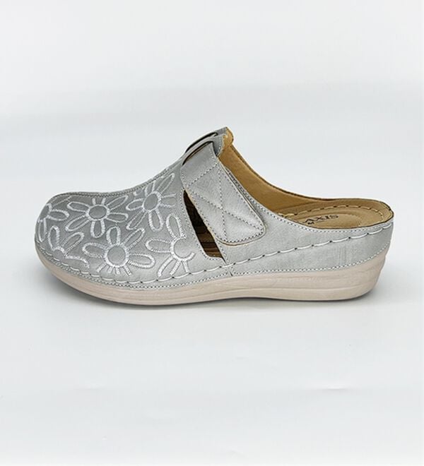 BELLUNA（ベルーナ）の「刺しゅうデザイン柔らかソールミュール（サンダル・ミュール）」｜詳細画像