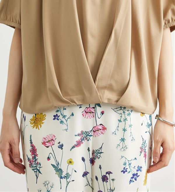 BELLUNA（ベルーナ）の「肩ボタンデザイン裾タックプルオーバー（カットソー）」｜詳細画像