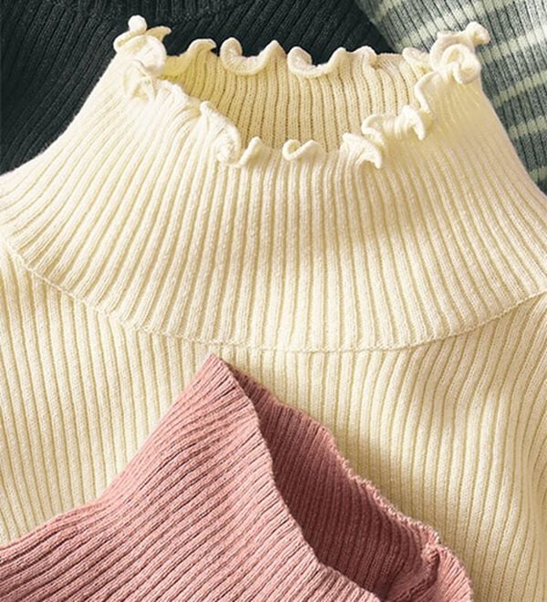 BELLUNA（ベルーナ）の「ハピネスコットン１００％&times;吸湿発熱リブフリルニット＜＆ｃｏｃｏｃｈｉ＞（ニット・セーター）」｜オフ白 フリル