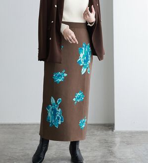 Pierrot（ピエロ）の「花柄ジャカードスカート（ひざ丈スカート）」｜ブラウン