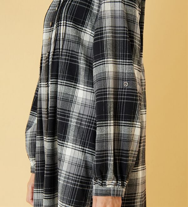 BELLUNA（ベルーナ）の「多ボタン使いチェック柄シャツチュニック（チュニック）」｜詳細画像