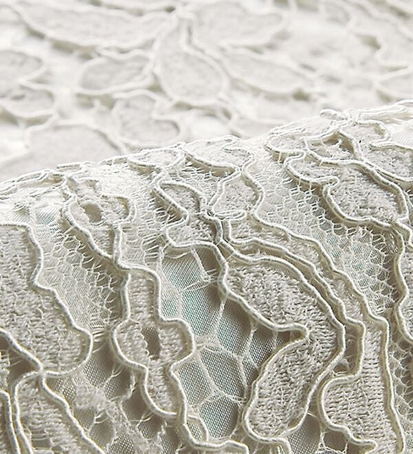 BELLUNA（ベルーナ）の「シャンタン素材ノーカラージャケットレースワンピースアンサンブル（ワンピースセットスーツ）」｜詳細画像