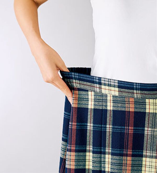 BELLUNA（ベルーナ）の「なめらかウール調タックデザインスカート（ひざ丈スカート）」｜詳細画像