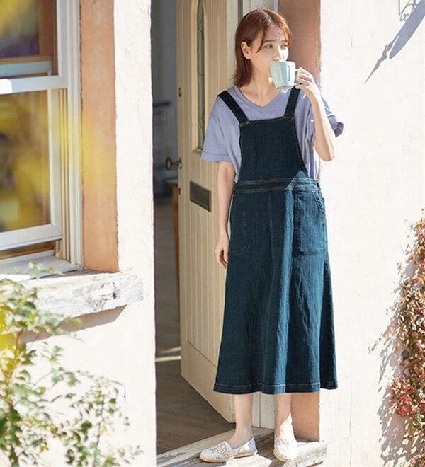 Viola e Viola（ヴィオラ エ ヴィオラ）の「ゆるデニムジャンパースカート（ジャンパースカート）」｜インディゴネイビー