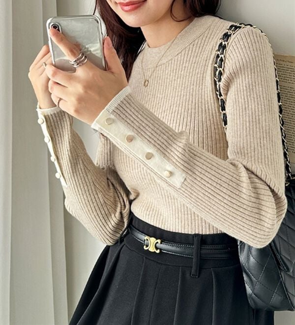 GeeRA（ジーラ）の「袖口ボタン配色ハイネックリブニット（ニット・セーター）」｜詳細画像