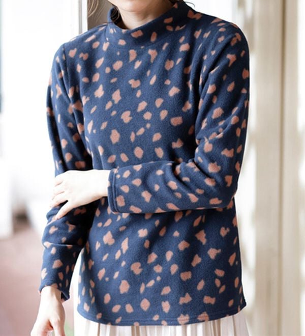 LAVIENNE（ラヴィエンヌ）の「【薄いのに暖かい】薄手ストレッチフリースのプリントハイネック長袖（ニット・セーター）」｜詳細画像