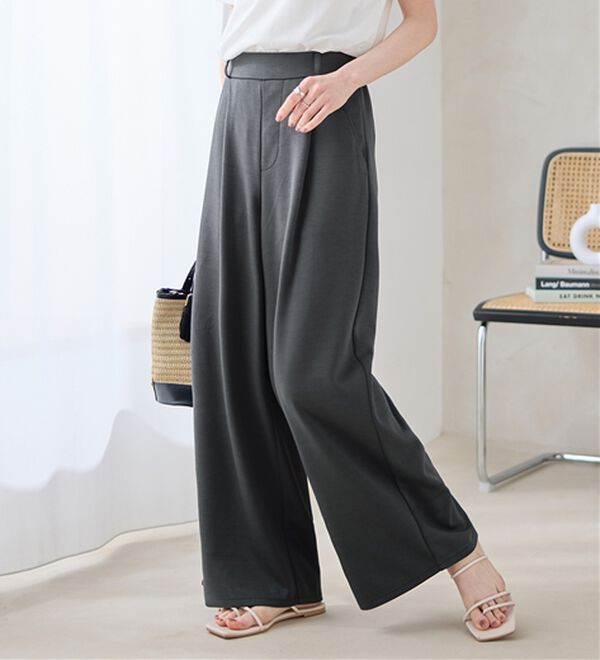 Viola e Viola（ヴィオラ エ ヴィオラ）の「ひんやり！なめらかダンボールワイドパンツ（ワイドパンツ・ガウチョ）」｜チャコール