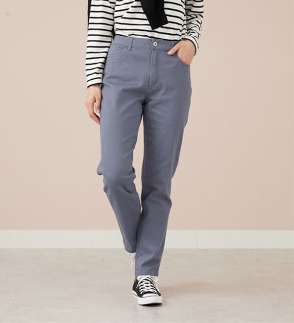 BELLUNA（ベルーナ）の「ホワイトヤーンストレッチカラーパンツ（フルレングスパンツ）」｜ブルーグレー