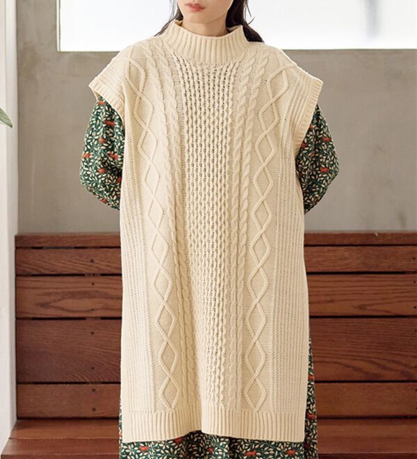 Viola e Viola（ヴィオラ エ ヴィオラ）の「ロングニットベスト（ベスト）」｜アイボリー