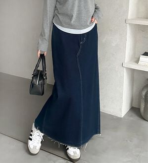 GeeRA（ジーラ）の「バックスリットデニムロングスカート（ロングスカート）」｜ネイビー