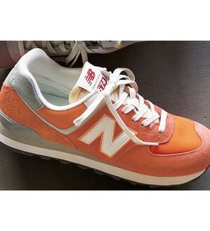 RANAN（ラナン）の「Ｕ５７４スニーカー＜ｎｅｗｂａｌａｎｃｅ・スエード・メッシュ＞（スニーカー）」｜オレンジ