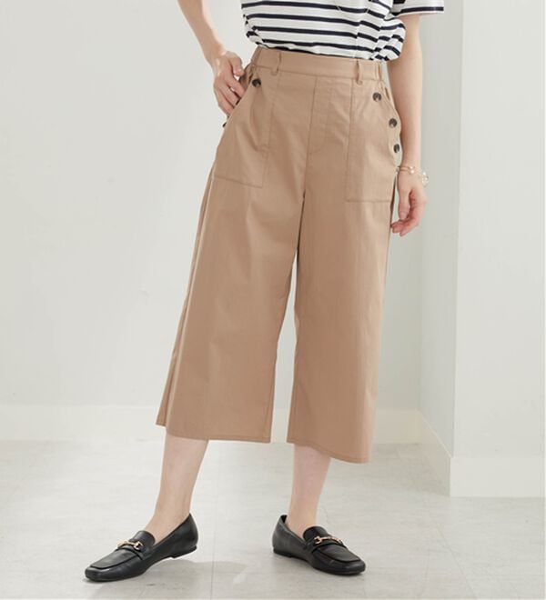 BELLUNA（ベルーナ）の「サラリ綿混ボタン使いキュロットパンツ（その他パンツ）」｜詳細画像