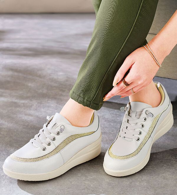 ルフラン（ルフラン）の「＜トゥビーコンティニュード＞ラメが煌めく４Ｅレザースニーカー（スニーカー）」｜詳細画像