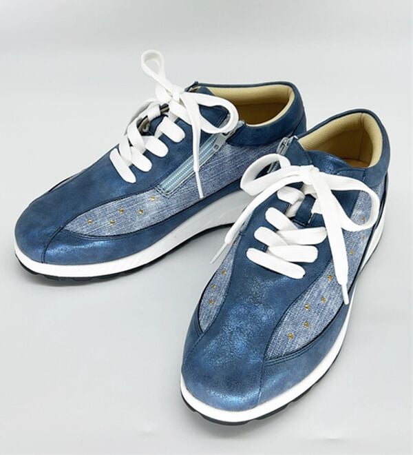 BELLUNA（ベルーナ）の「５Ｅ厚底スタッズ使いスニーカー（スニーカー）」｜詳細画像