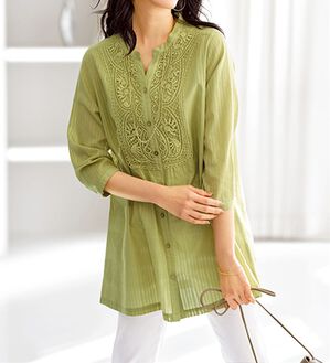 BELLUNA（ベルーナ）の「シアー素材モチーフレース使いシャツチュニック（チュニック）」｜ライトグリーン