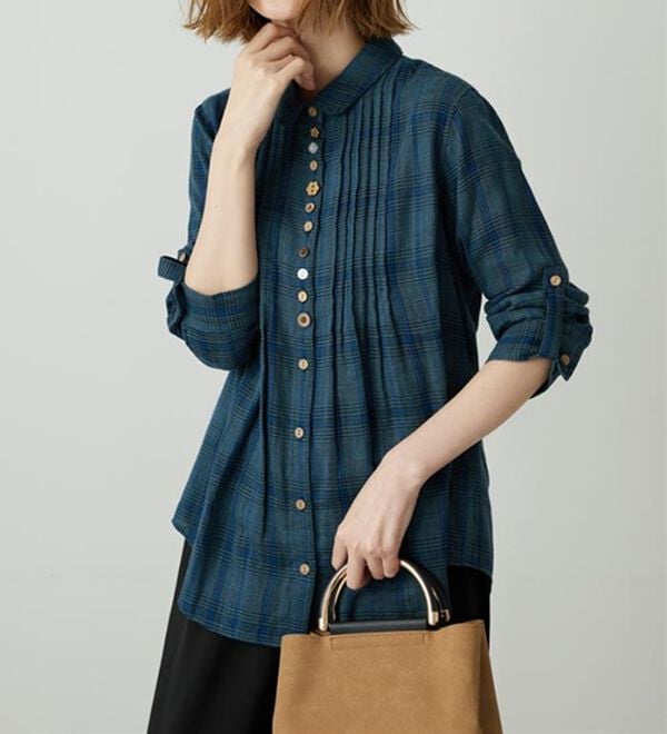 BELLUNA（ベルーナ）の「【綿100％素材】ダブルガーゼ素材丸衿多ボタンブラウス（ブラウス）」｜詳細画像