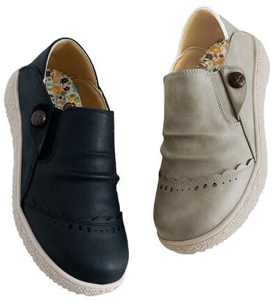 BELLUNA（ベルーナ）の「＜ｍｏｚ＞くるみボタンギャザースリッポン（スリッポン）」