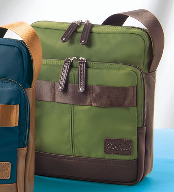 「＜クロコダイル＞パルス付きアクティブショルダー（メンズショルダーバッグ）」｜カーキ