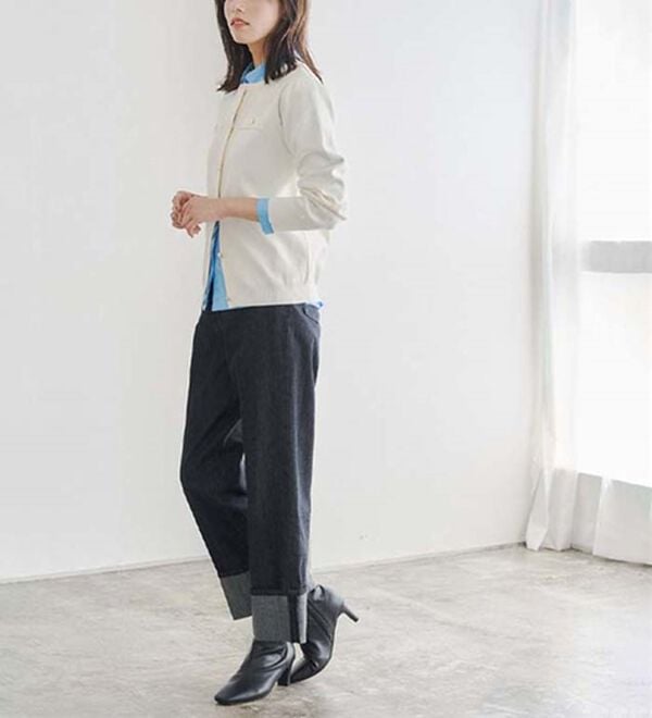 Pierrot（ピエロ）の「上品見えスポンジニットゴールドボタンカーディガン（ニットカーディガン）」｜詳細画像