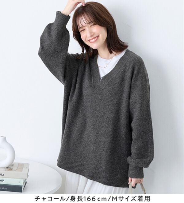 Viola e Viola（ヴィオラ エ ヴィオラ）の「【洗えるもちもち】首回りすっきり見せＶネックニット（ニット・セーター）」｜詳細画像