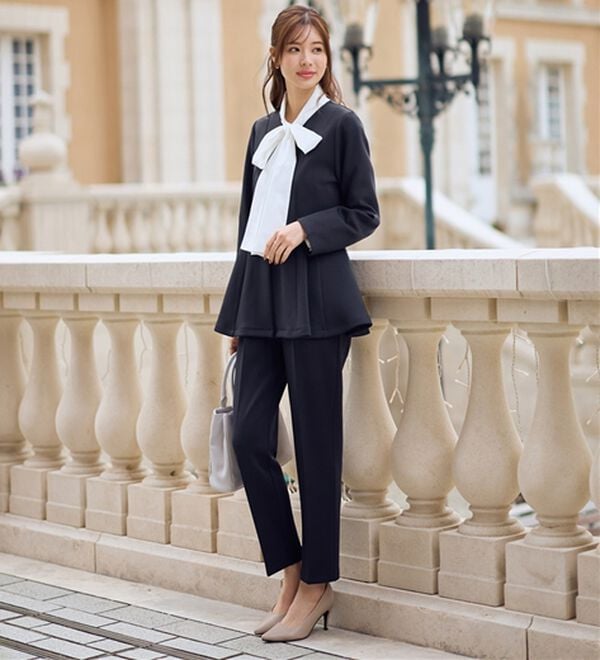 GeeRA（ジーラ）の「【２点セット】ペプラムジャケットテーパードパンツセットアップスーツ（パンツスーツ）」｜詳細画像