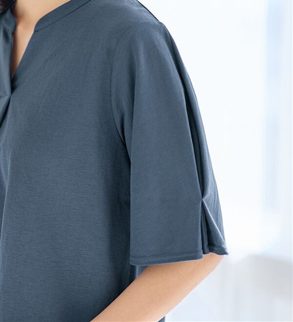 alotta（アロッタ）の「【接触冷感】スキッパータック袖ブラウスカットソー（カットソー）」｜詳細画像