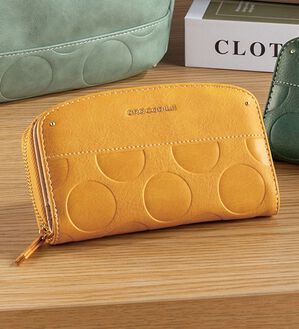 BELLUNA（ベルーナ）の「＜クロコダイル＞大きさが程よい！ドット柄財布（財布・パスケース）」｜イエロー