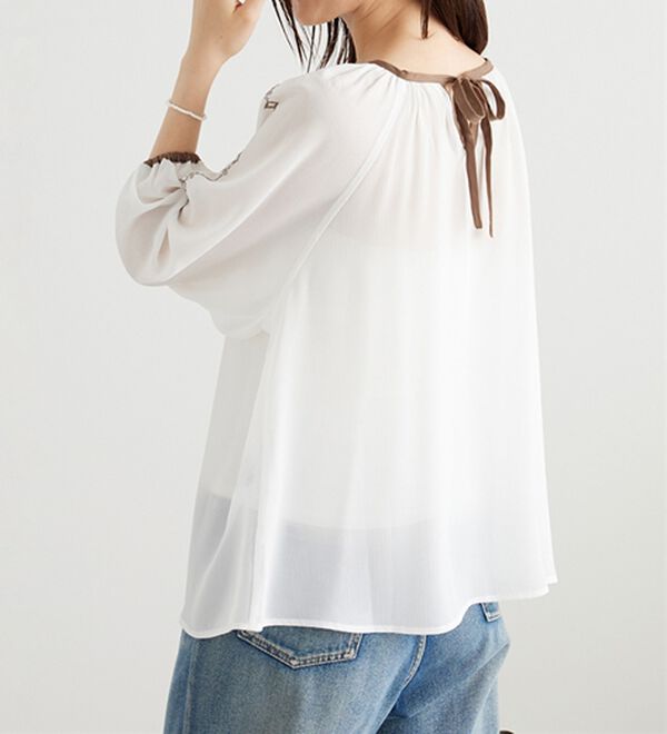 BELLUNA（ベルーナ）の「シフォン素材刺しゅうデザインブラウス（ブラウス）」｜詳細画像