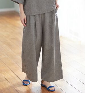 Viola e Viola（ヴィオラ エ ヴィオラ）の「麻調タック使いワイドパンツ（ワイドパンツ・ガウチョ）」｜スミクロ