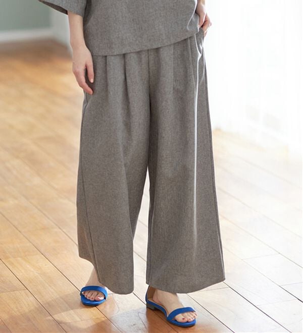 Viola e Viola（ヴィオラ エ ヴィオラ）の「麻調タック使いワイドパンツ（ワイドパンツ・ガウチョ）」｜スミクロ