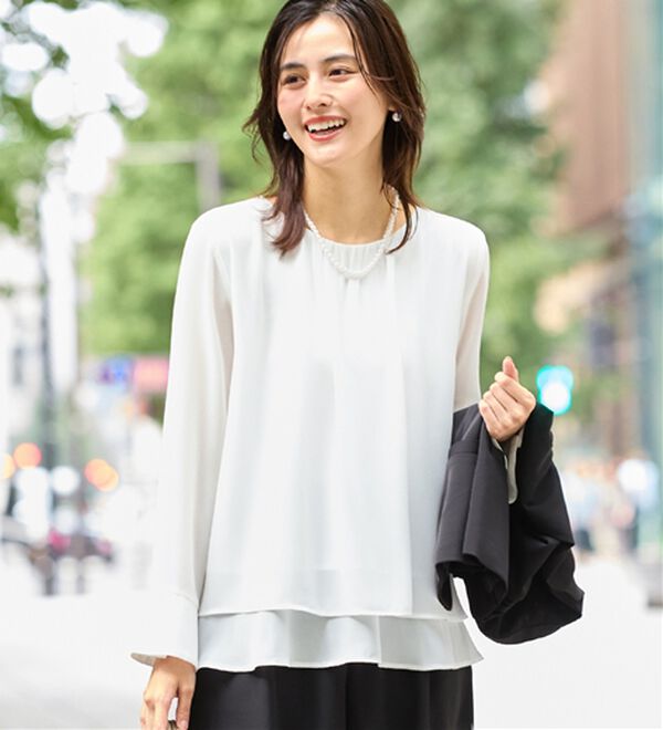 Viola e Viola（ヴィオラ エ ヴィオラ）の「裾フレア裏地付きシフォンブラウス（ブラウス）」｜オフホワイト