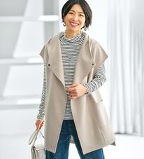 BELLUNA（ベルーナ）の「とろみ素材フード付ミドル丈ジレ（ベスト）」