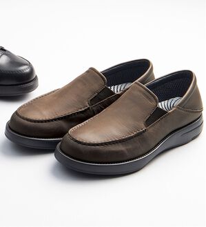 「リーガルウォーカー　タウンウォーキングシューズ（メンズスニーカー）」｜スリッポンブラウン