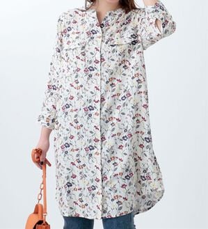 BELLUNA（ベルーナ）の「レーヨンプリントポケット使いワンピース（プリントワンピース）」｜アイボリー系花柄