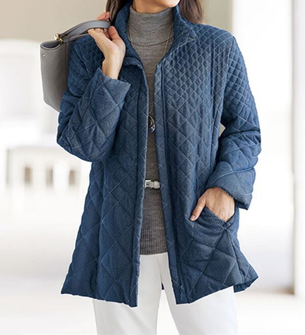 BELLUNA（ベルーナ）の「デニム調素材中わたパネルキルティング使いコート（ハーフコート）」｜インディゴ